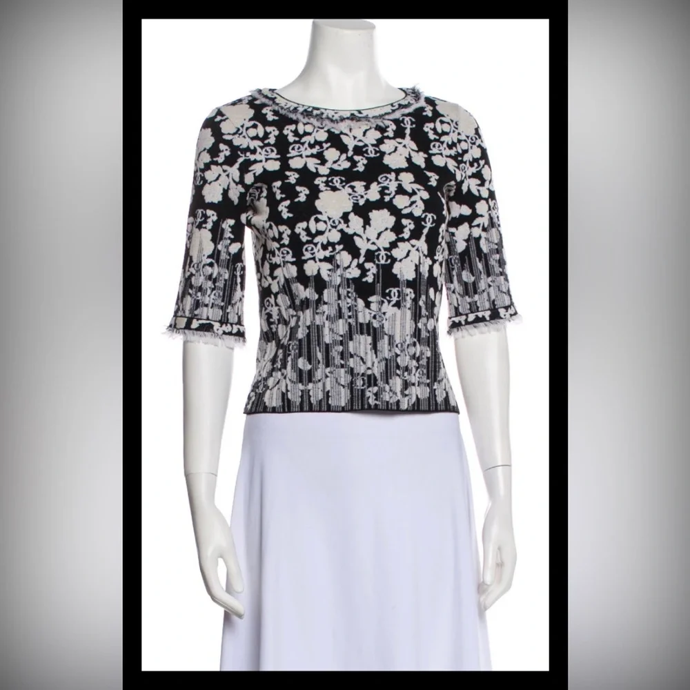 CHANEL 14C Resort Runway Camellia CC Logo Jacquard Knit Top
